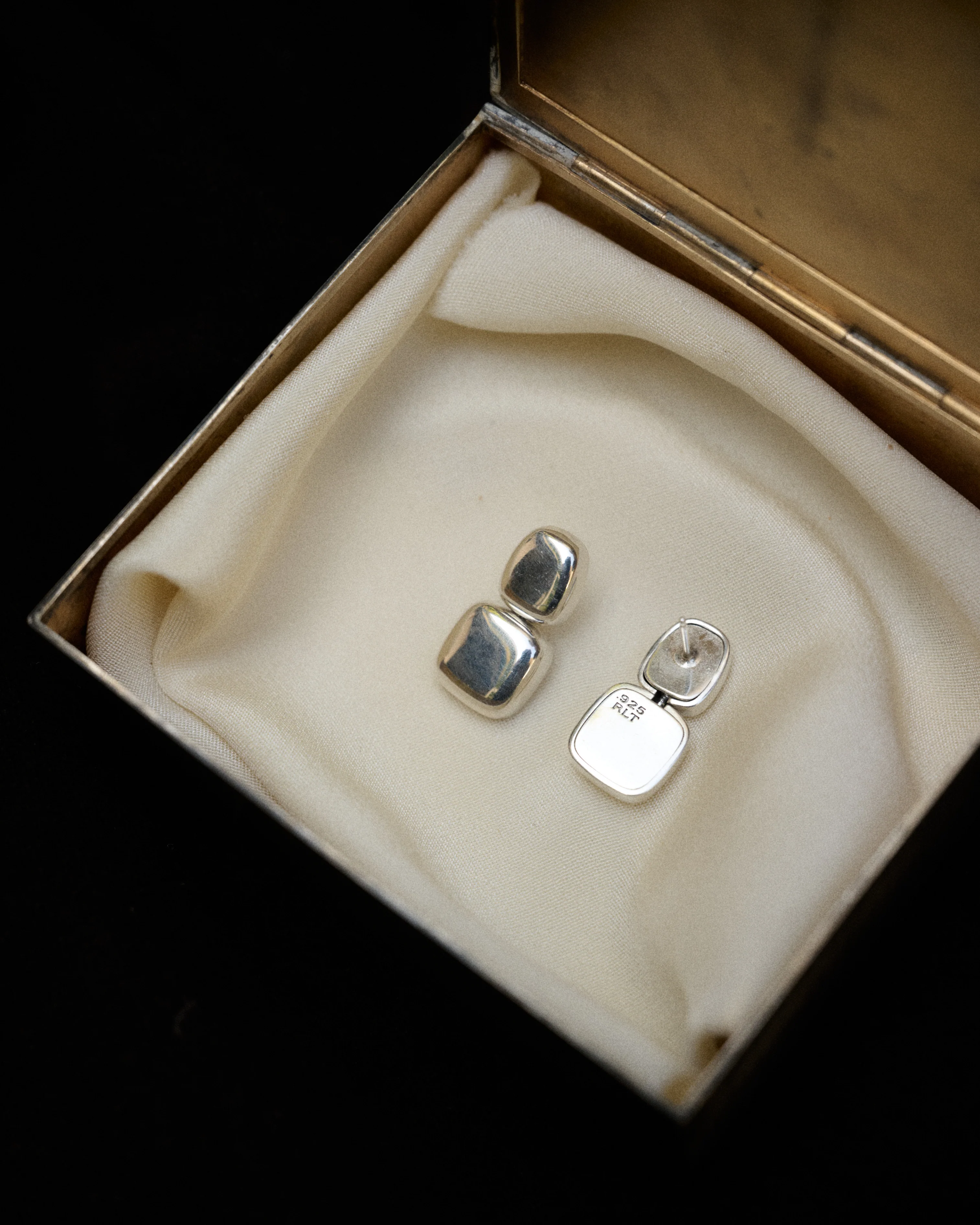 RLT PILLOW EARRING - Image 3