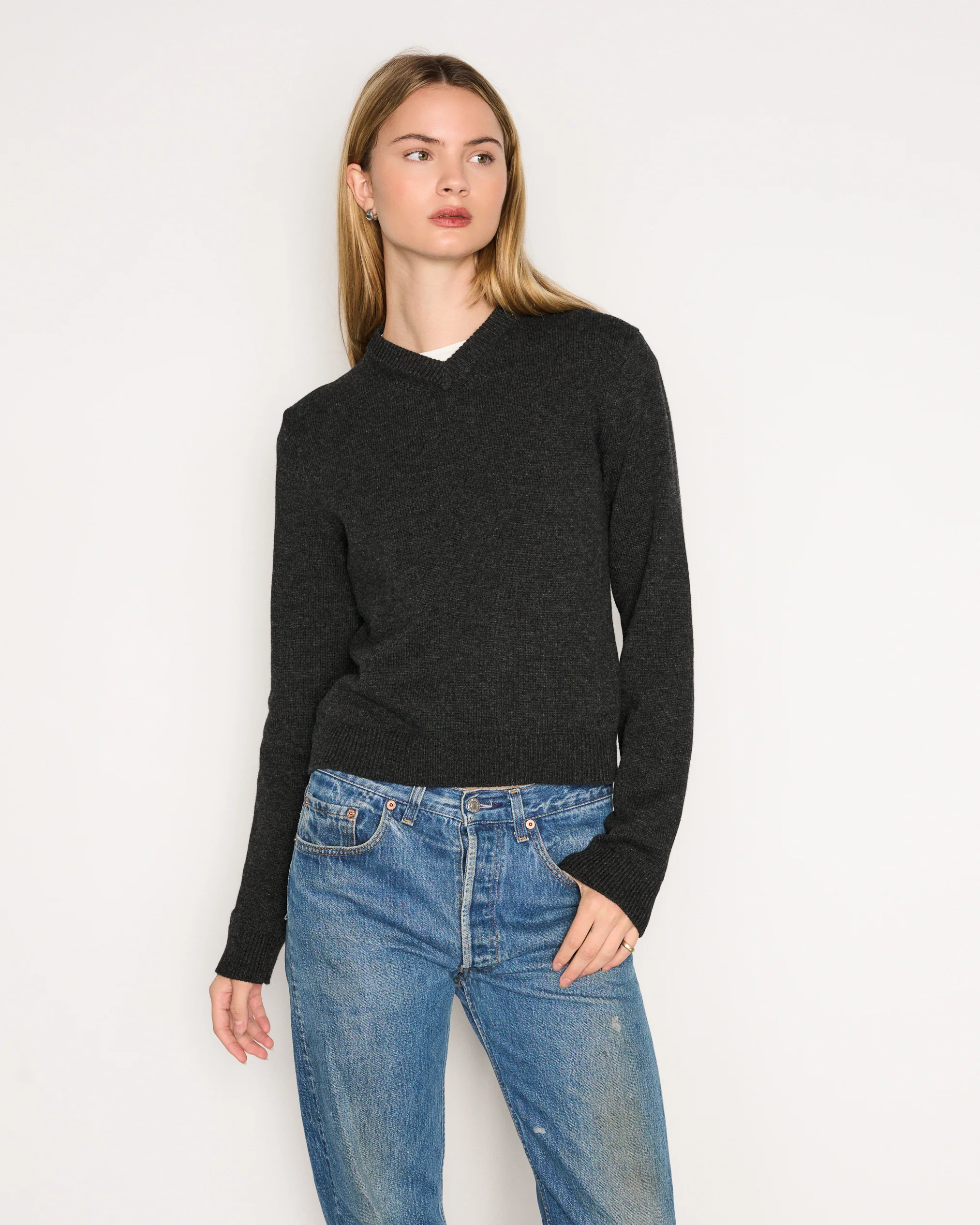 RLT V-NECK SWEATER - CHARCOAL - Image 3