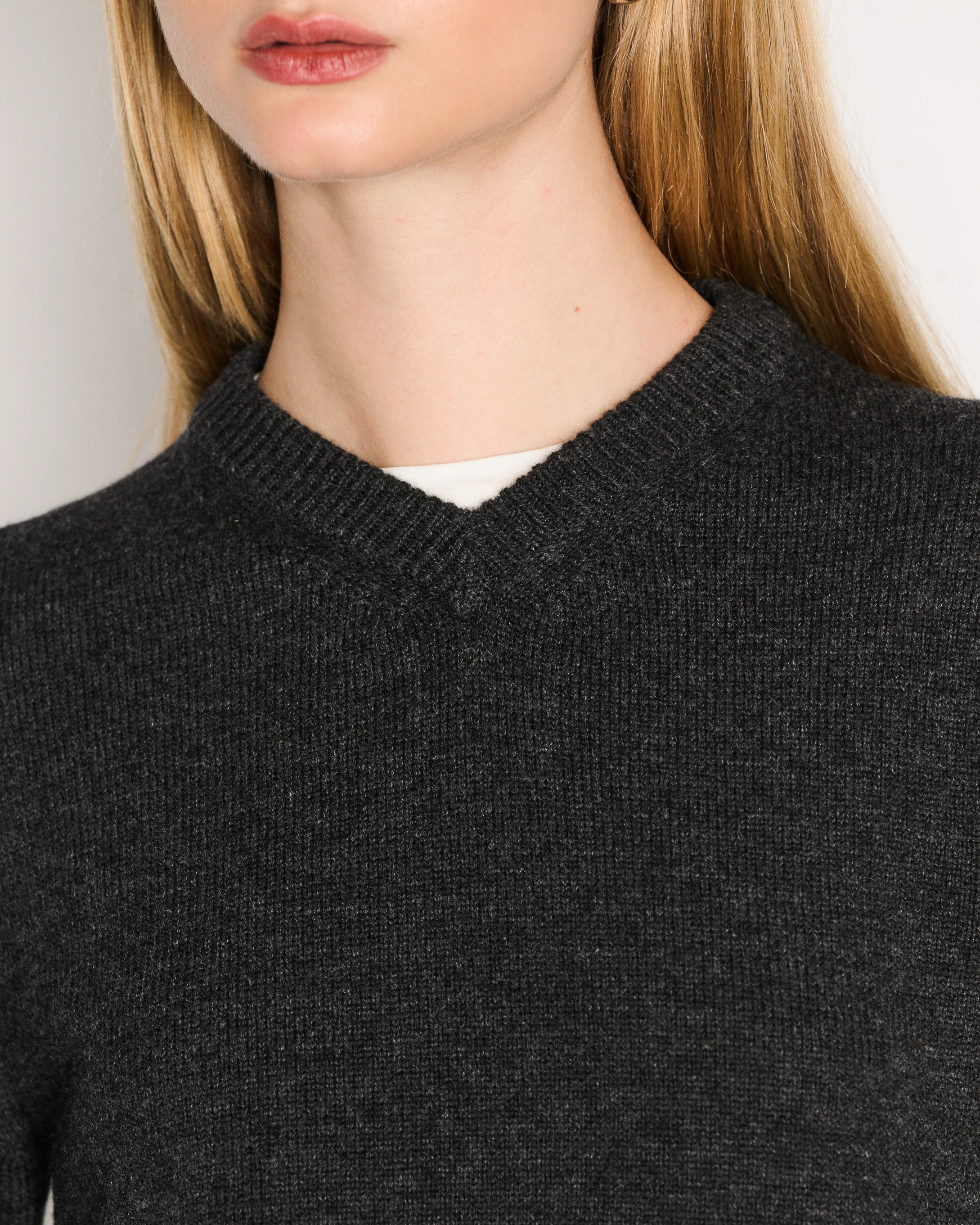 RLT V-NECK SWEATER - CHARCOAL - Image 4