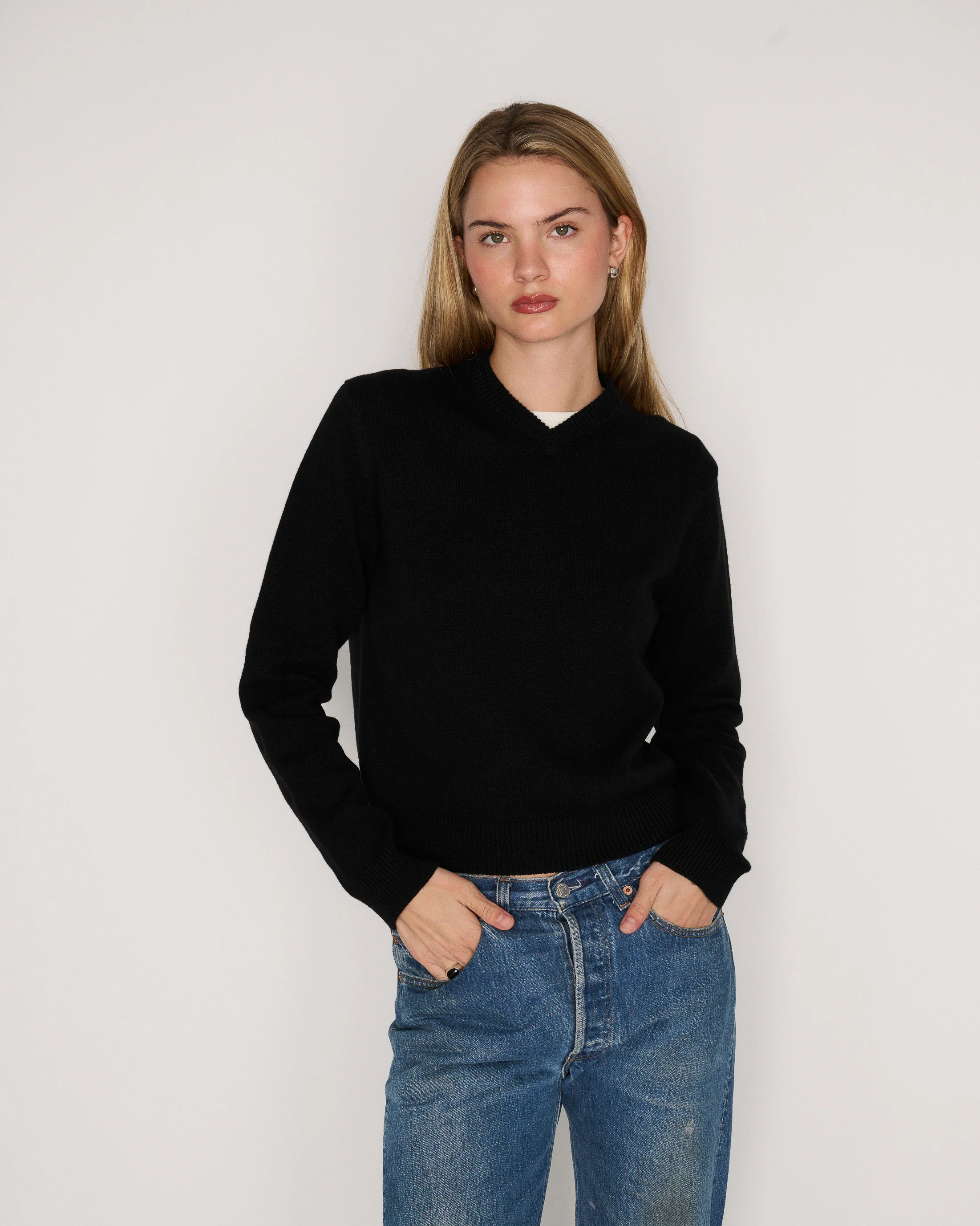 RLT V NECK SWEATER - BLACK - Image 3