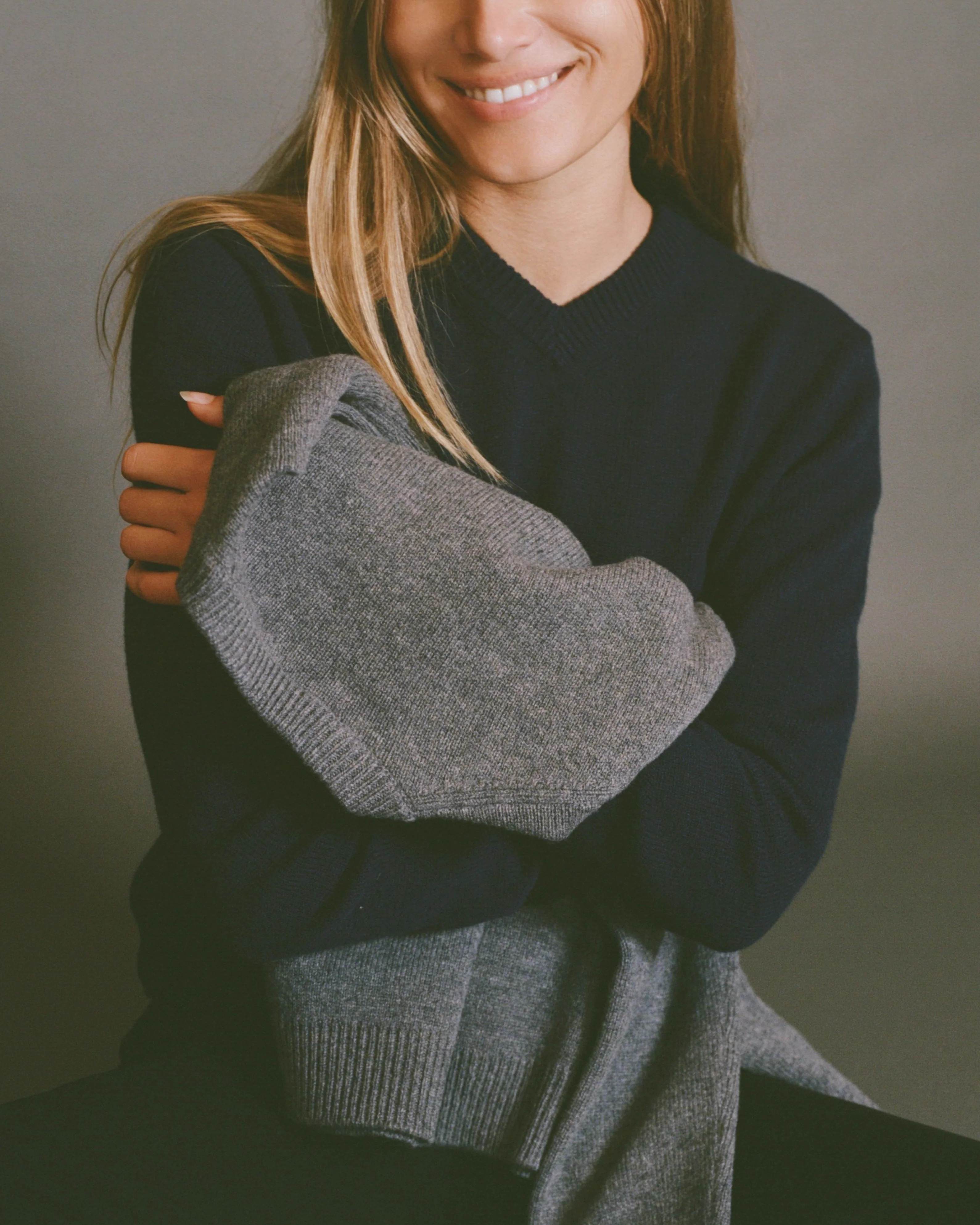 RLT V-NECK SWEATER - NAVY - Image 2